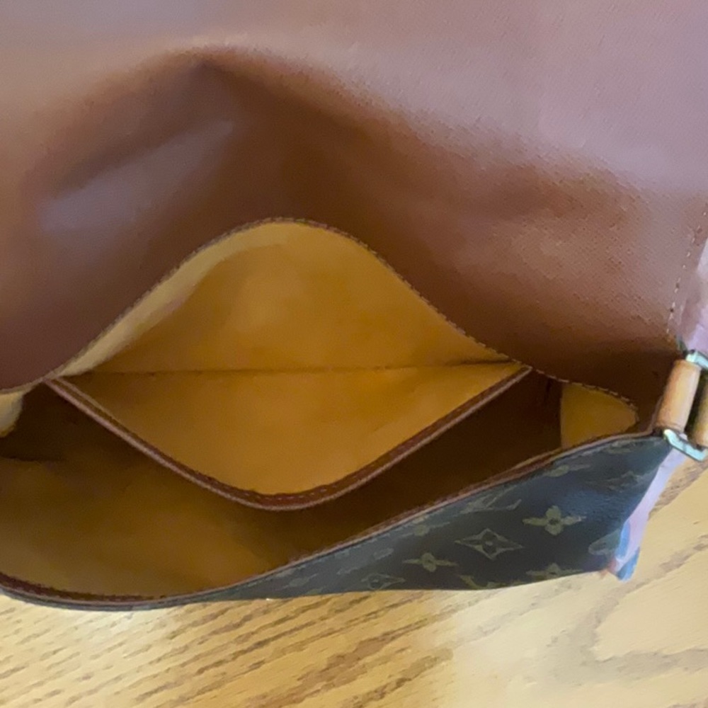 Purse - Picture 3 of 3